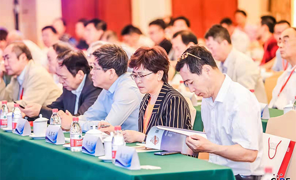 女人荫蒂被添全过程频