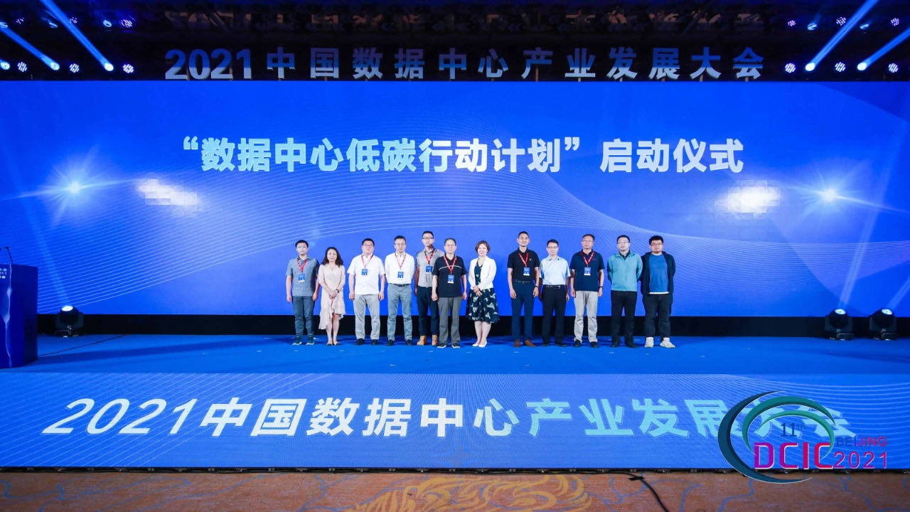女人荫蒂被添全过程频