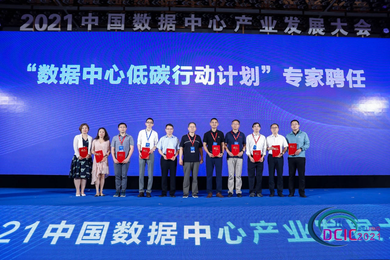 女人荫蒂被添全过程频