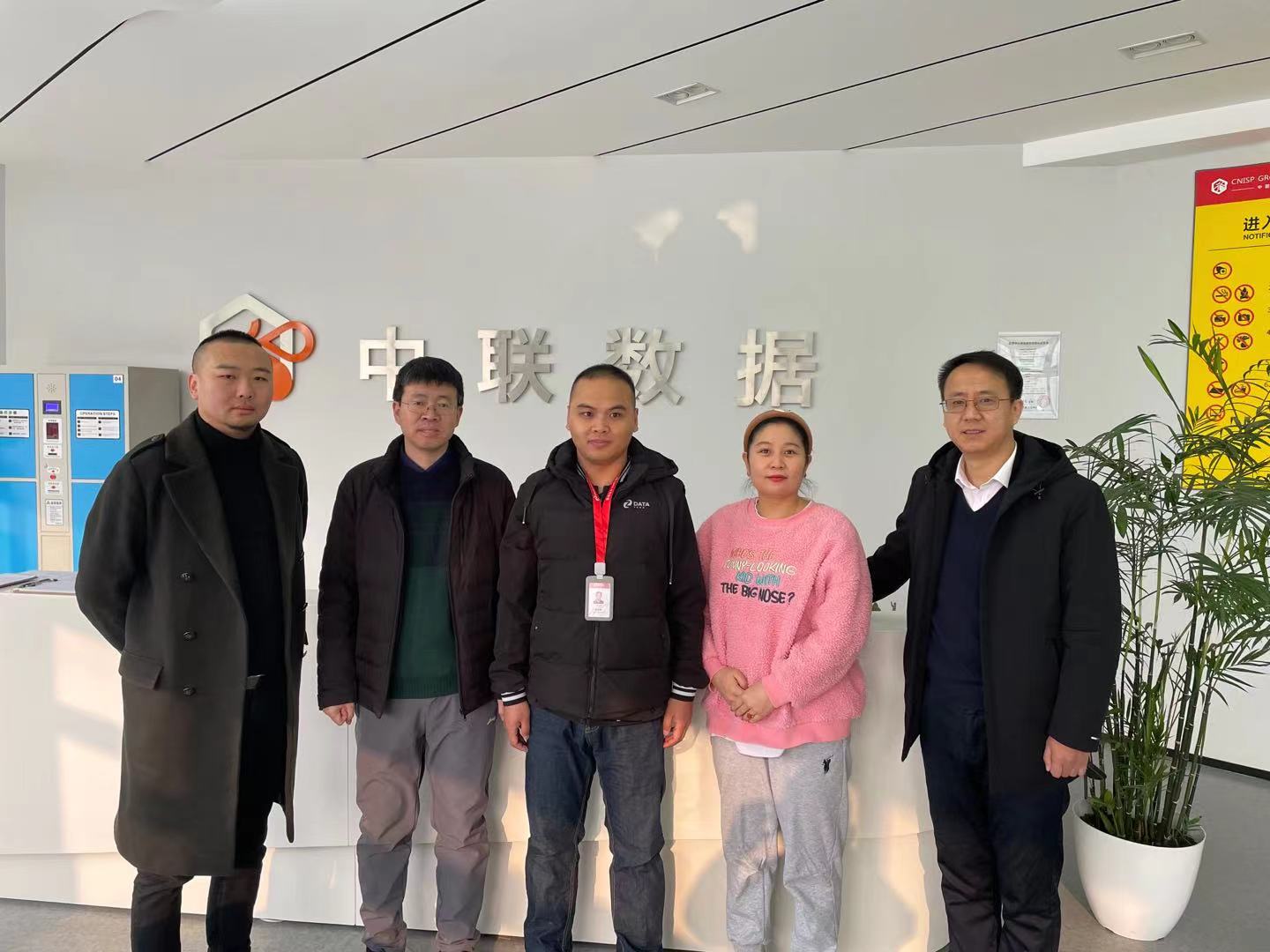 女人荫蒂被添全过程频