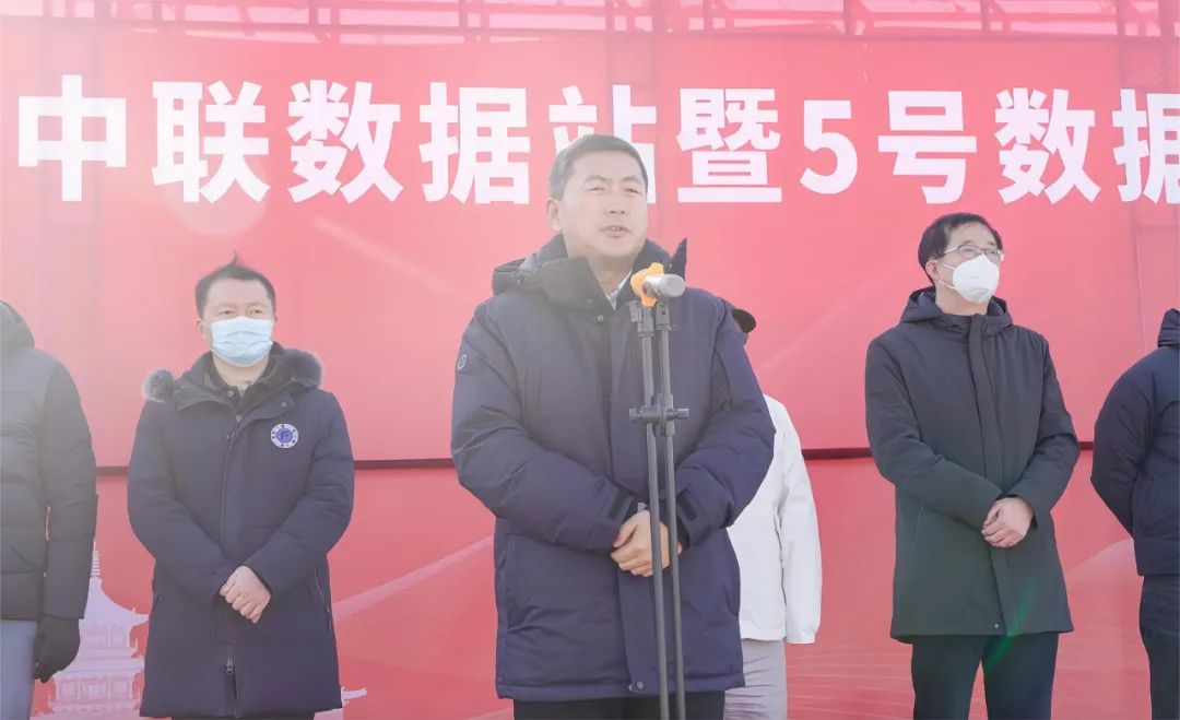女人荫蒂被添全过程频