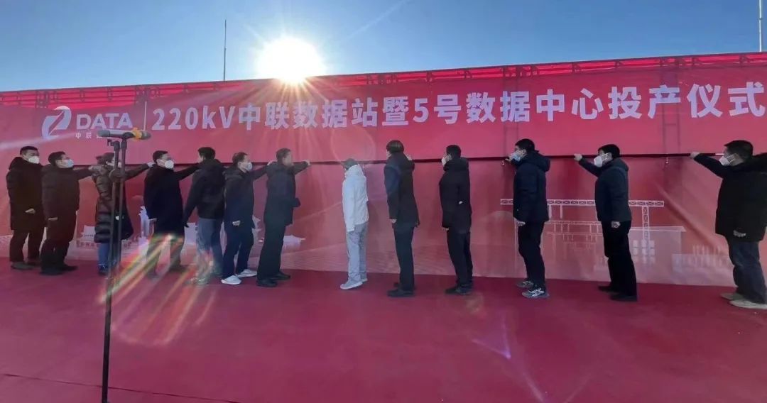女人荫蒂被添全过程频