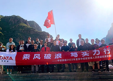 女人荫蒂被添全过程频