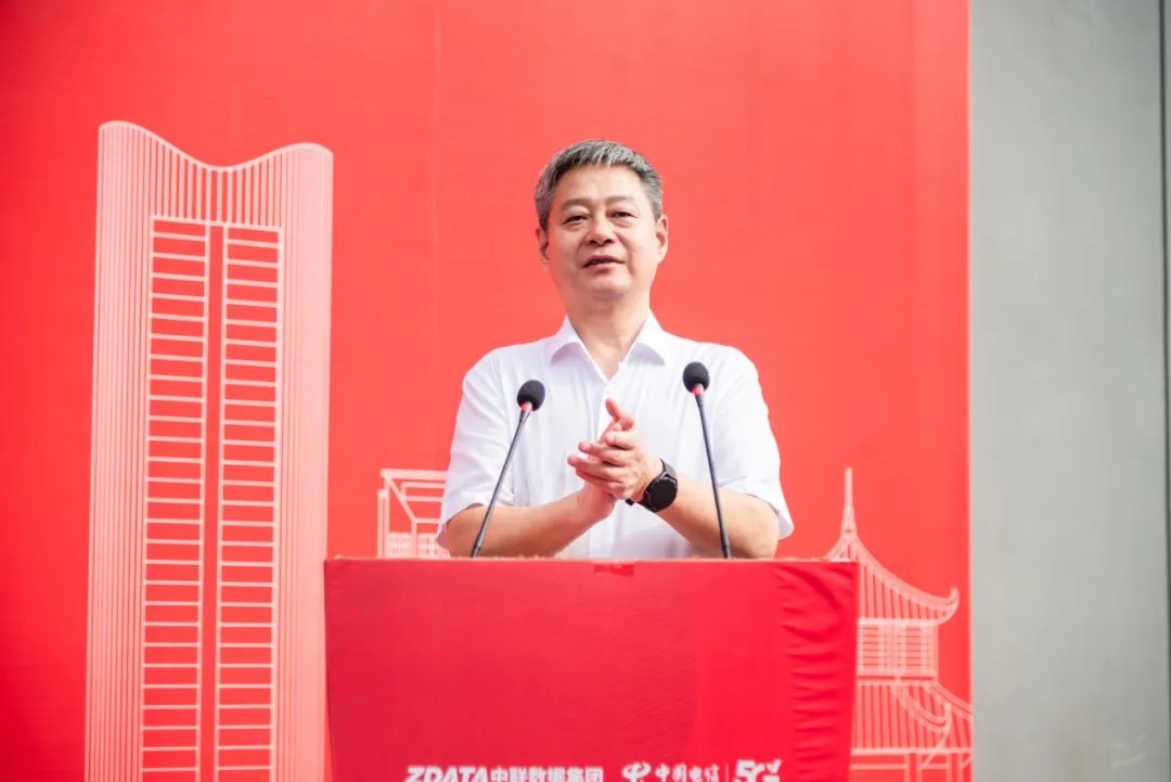 女人荫蒂被添全过程频