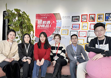 女人荫蒂被添全过程频