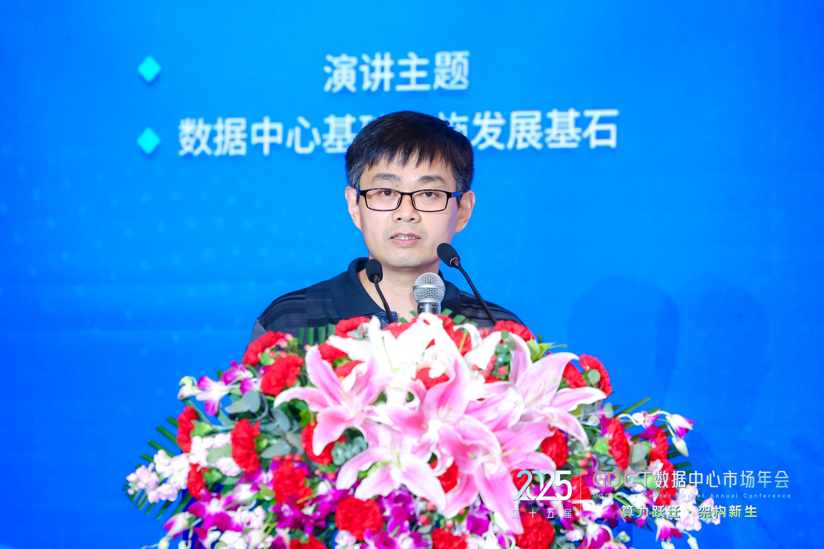 女人荫蒂被添全过程频