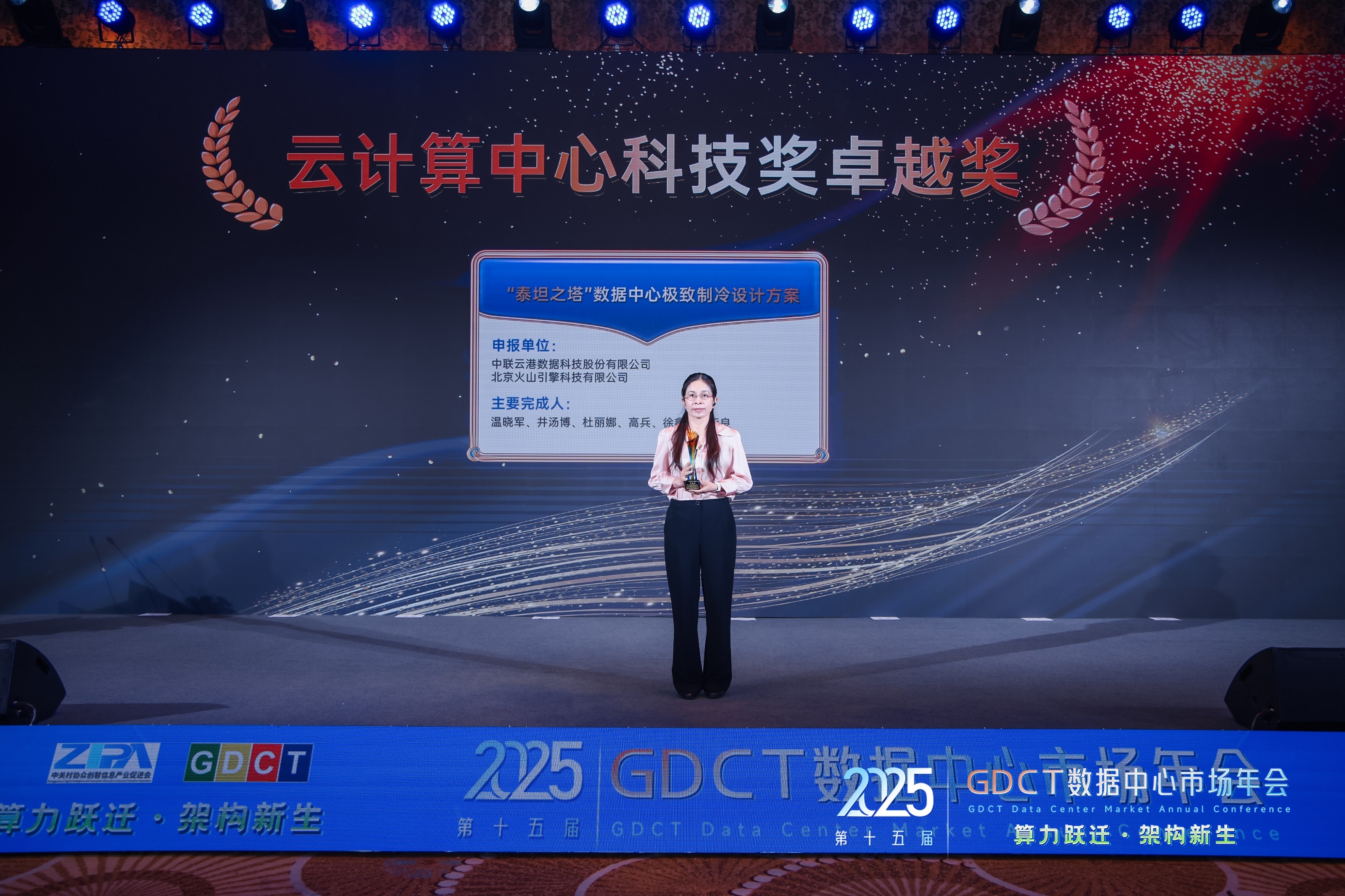 女人荫蒂被添全过程频