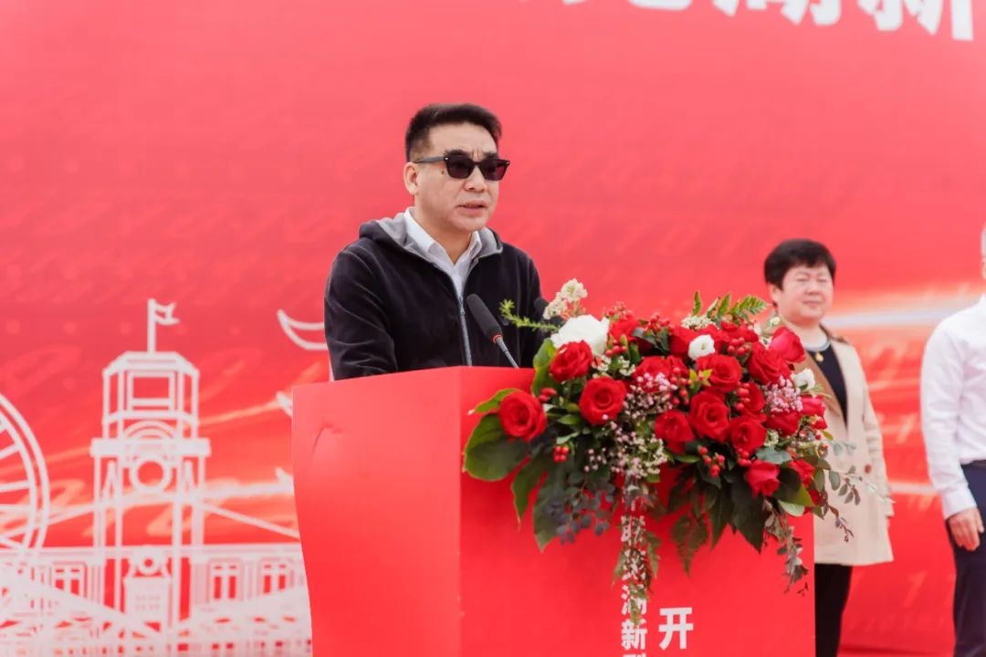 女人荫蒂被添全过程频