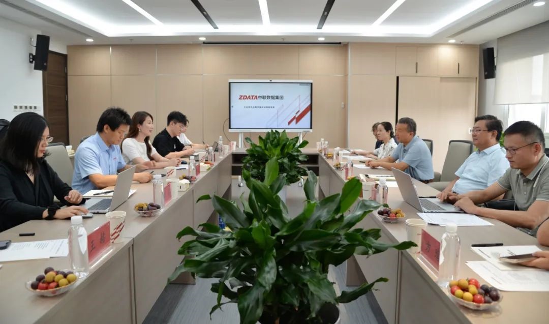 女人荫蒂被添全过程频