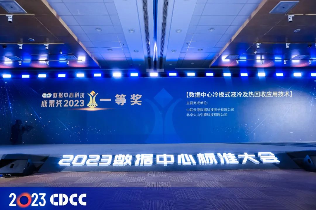 女人荫蒂被添全过程频